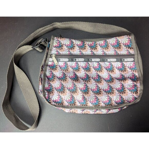 Lesportsac Handbags - Lesportsac Classic Hobo Abstract Crossbody Bag Pockets Galore Purple 12in